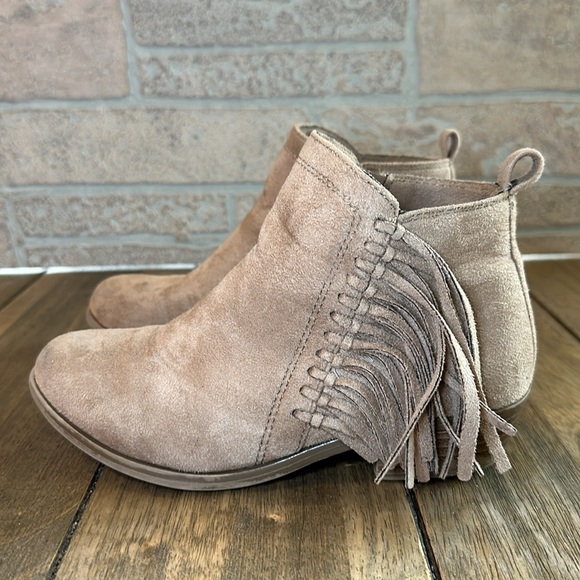 Rampage Little Girls Delilah Tan Suede Short Fringe Zip Ankle Boot / Size 1 - Picture 5 of 11
